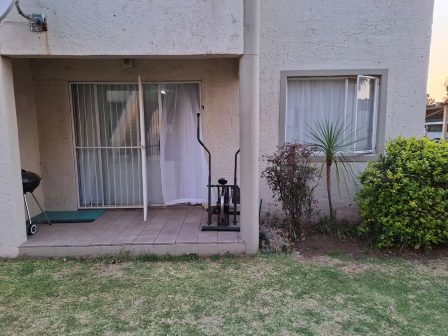 1 Bedroom Property for Sale in Langenhovenpark Free State